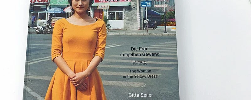 Gitta-Seiler-die-Frau-im-gelben-Gewand-Beitragsbild